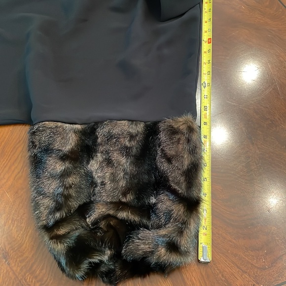 Zara oversized v-neck blouse with faux fur cuffs. Black size Small - Picture 8 of 9